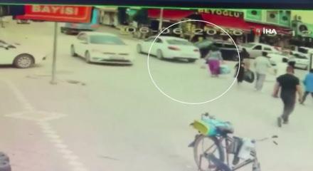 Iğdır'da otomobil, 6 yaşındaki &ccedil;ocuğa &ccedil;arptı: Kaza anı ortaya &ccedil;ıktı