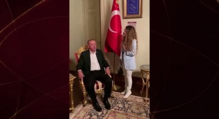 Şarkıcı Pınar S&uuml;rer Cumhurbaşkanı Erdoğan&rsquo;a şarkı s&ouml;ylediği anları paylaştı