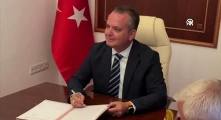 Annesine verdiği s&ouml;z&uuml; tuttu, 500 milyon liralık m&uuml;lk&uuml;n&uuml; eğitime bağışladı