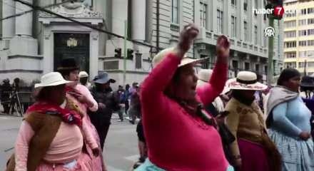 Bolivya'yı karıştıran protesto! İki bakan istifa etti