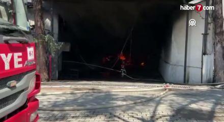 Denizli'de kau&ccedil;uk fabrikasında &ccedil;ıkan yangına m&uuml;dahale ediliyor