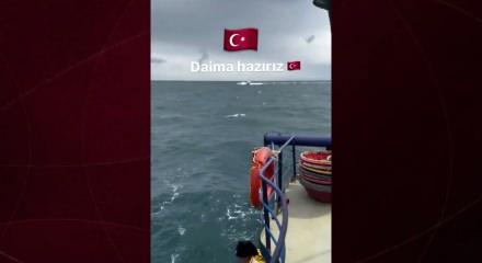 "D&ouml;n &uuml;st&uuml;ne abi!" T&uuml;rk balık&ccedil;ılar Yunan sahil g&uuml;venliğini b&ouml;yle p&uuml;sk&uuml;rtt&uuml;