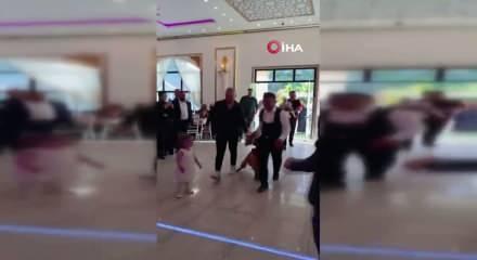 D&uuml;ğ&uuml;nde takı niyetine verilen ke&ccedil;i herkesi kahkahaya boğdu