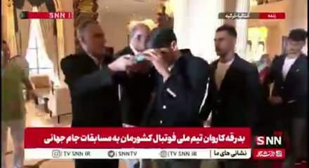 D&uuml;nya Kupası yolculuğu &ouml;ncesi Kur&rsquo;an-ı Kerim&rsquo;i &ouml;pt&uuml;ler