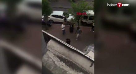 Fatih&rsquo;te yabancı uyruklu kişilerin bı&ccedil;aklı kavgası kamerada