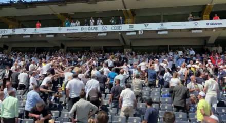 Fenerbah&ccedil;e'de se&ccedil;im olaylı başladı! Stadyumda gerginlik &ccedil;ıktı