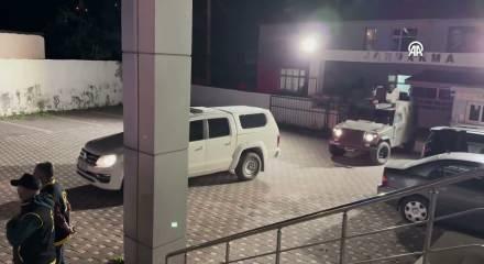 G&uuml;m&uuml;şhane'de karısını darbederek &ouml;ld&uuml;ren zanlı saklandığı depoda yakalandı