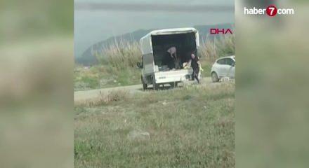 Hatay'da koruma altındaki kuş cennetine kamyonetle k&ouml;pek bıraktılar