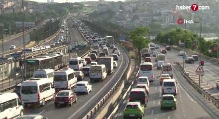 İstanbul'da bayram tatili sonrası trafik yoğunluğu!