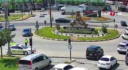 Kırmızı ışık ihlali kazayı getirdi: 3 yaralı