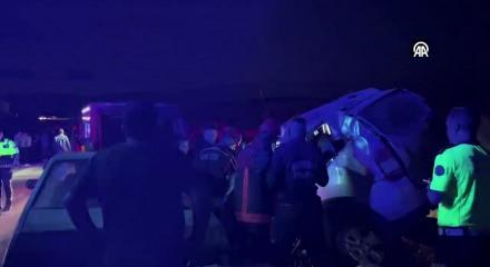 Mersin'de 2 ara&ccedil; ve tırın &ccedil;arpıştığı kazada 1 kişi &ouml;ld&uuml;, 5 kişi yaralandı