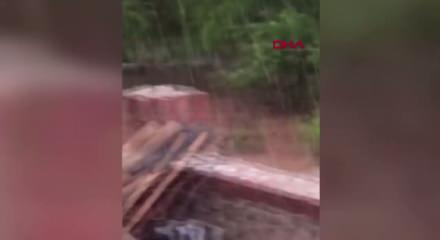 Niğde'de sel felaketi: 3 ara&ccedil; sulara kapıldı, 1 kişi &ouml;ld&uuml;