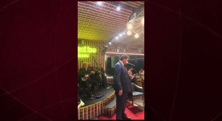 &Ouml;l&uuml;mden d&ouml;nen bir d&ouml;nemin efsanesi Hakan Taşıyan, ciğercide şarkı s&ouml;yledi