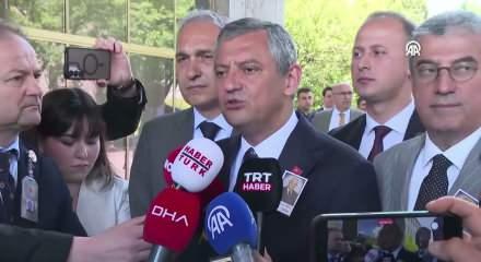 &Ouml;zg&uuml;r &Ouml;zel bu kez de &uuml;lkesini Amerikalılara şikayet etti!