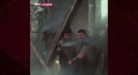 Şampiyonlar omuz g&uuml;c&uuml;yle 1 tonluk kale kapısını yıktı
