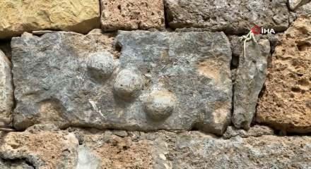30 yıl &ouml;nce kendi emeğiyle yaptığı ev turistlerin ilgi odağı oldu