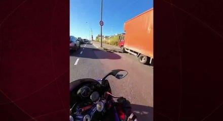Trafikte pes dedirten anlar: "B&ouml;yle utanmazlık yok! Sen ne yapıyorsun ya!?"