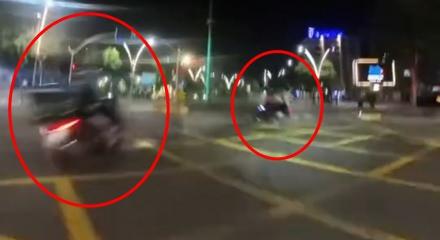 Batman'da iki motosiklet kafa kafaya &ccedil;arpıştı: 1'i ağır 3 yaralı