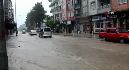 Ordu'da sağanak nedeniyle ev ve iş yerlerini su bastı, istinat duvarı &ccedil;&ouml;kt&uuml;