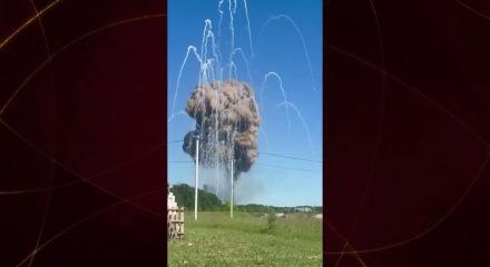 Rusya'da m&uuml;himmat deposu patladı!