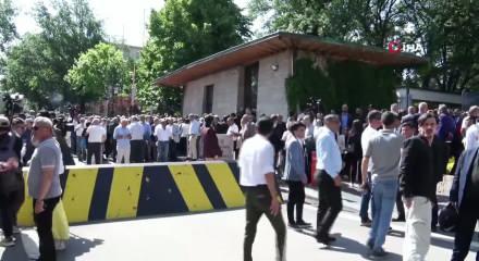 TBMM &ouml;n&uuml;nde Kılı&ccedil;daroğlu ve &Ouml;zel taraftarları arasında arbade &ccedil;ıktı