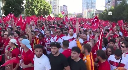 T&uuml;rk ateşi Vancouver'ı yaktı! Kanada'da muhteşem atmosfer