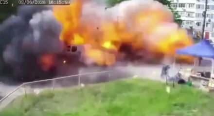 Rus İHA'sı otob&uuml;s durağına d&uuml;şt&uuml;! 2 &ouml;l&uuml; 15 yaralı