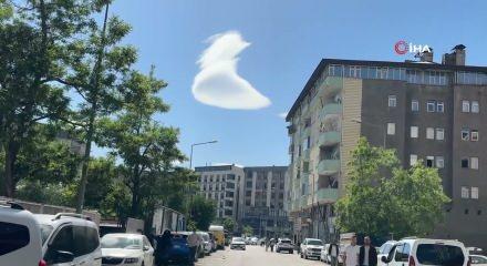Y&uuml;ksekova semalarında "UFO" benzetmesi yapılan bulutlar hayran bıraktı