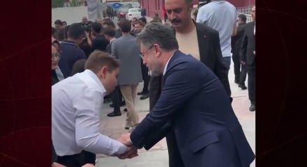Bakan ile &ccedil;ocuk arasında g&uuml;l&uuml;mseten diyalog: Bu yaşta Fenerbah&ccedil;eli olmak zor