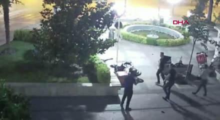 Bursa'da işverenler ile motokuryelerin kavgası kamerada: 10 g&ouml;zaltı