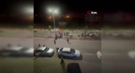 D&uuml;ğ&uuml;n konvoyu durdu tekmeler yumruklar havada u&ccedil;uştu!