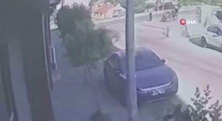 Ehliyetsiz gencin kullandığı otomobil mağazaya daldı