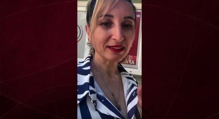 İslam d&uuml;şmanı bir kadın baş&ouml;rt&uuml;l&uuml; kadınları hedef alarak &ldquo;B&uuml;t&uuml;n kapalılar imha edilsin&rdquo; diyerek kin kustu.