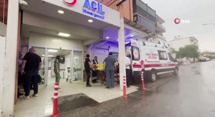 İzmir Bayındır&rsquo;da servis minib&uuml;s&uuml; şarampole devrildi: 22 yaralı