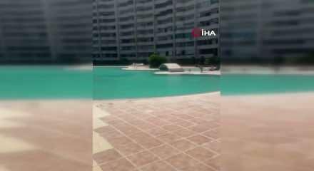 Mersin'de 28 Şubat kafası! Tesett&uuml;rl&uuml; kadın havuza alınmadı: Soruşturma başlatıldı
