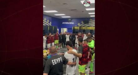 Mısırlı futbolcuların Bel&ccedil;ika ma&ccedil;ı &ouml;ncesinde dua ettikleri anlar sosyal medyada g&uuml;ndem oldu