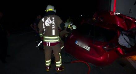 TIR'a arkadan &ccedil;arpan otomobilin s&uuml;r&uuml;c&uuml;s&uuml; &ouml;ld&uuml;