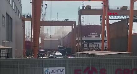 Tuzla'da tersanede gemide yangın