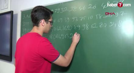22 dakikada Pi sayısının virg&uuml;lden sonraki 5 bin basamağını ezbere okudu