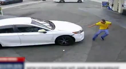 ABD'de dehşet anları: Bı&ccedil;ak zoruyla &ccedil;aldığı ara&ccedil;la 10 kişiyi ezdi
