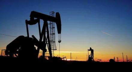 Brent petrol fiyatlarında d&uuml;ş&uuml;ş hızlandı