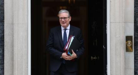 İngiltere Başbakanı Keir Starmer, g&ouml;revinden istifa ettiğini a&ccedil;ıkladı