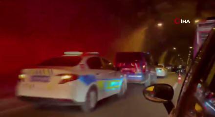 Karab&uuml;k'te otomobilin &ccedil;arptığı yaralı ayı t&uuml;neli birbirine kattı