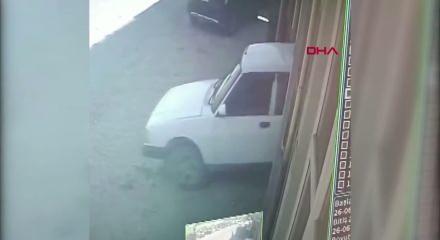 Kastamonu- Kaporta ustası tamir etmek istediği otomobilin altında kaldı; o anlar kamerada
