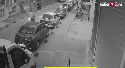 K&uuml;&ccedil;&uuml;k&ccedil;ekmece'de motosiklet dehşeti: &Ccedil;arptığı &ccedil;ocuğu kaldırıma bırakıp ka&ccedil;tı