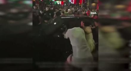 Meksika'nın D&uuml;nya Kupası galibiyeti kutlayan kalabalığın arasına ara&ccedil; daldı: 17 yaralı