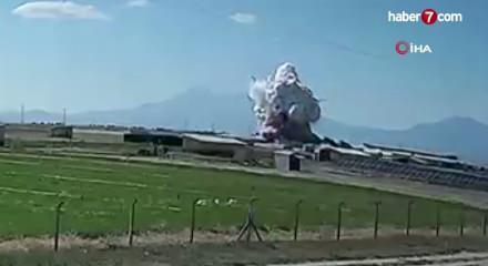 Niğde'deki havai fişek fabrikasındaki patlama kamerada