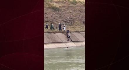 &Ouml;zbekistan'da su kanalında yaşanan can pazarı kameraya yansıdı...