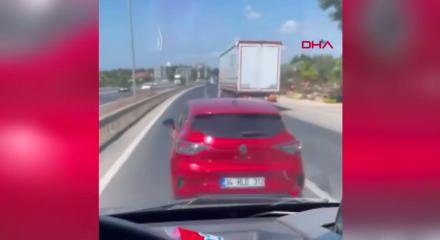 Silivri'de ambulansa yol vermeyen s&uuml;r&uuml;c&uuml; kamerada