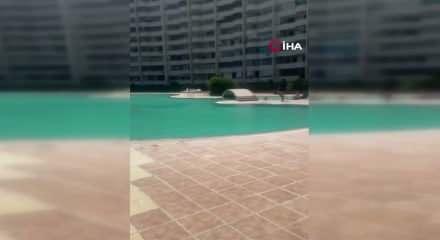 Tesett&uuml;rl&uuml; kadınları havuza almayan site g&ouml;revlisi tutuklandı